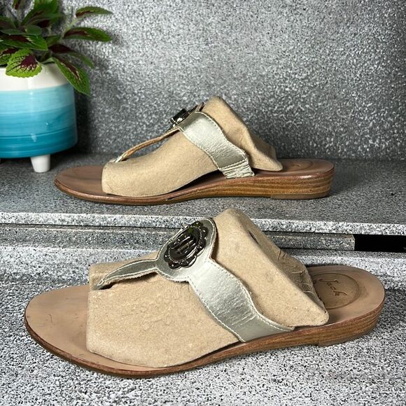 Jack Rogers Larissa Sandals Turnlock Logo Gold Sandals Flip Flops Shoes Size 5.5 - Picture 2 of 8